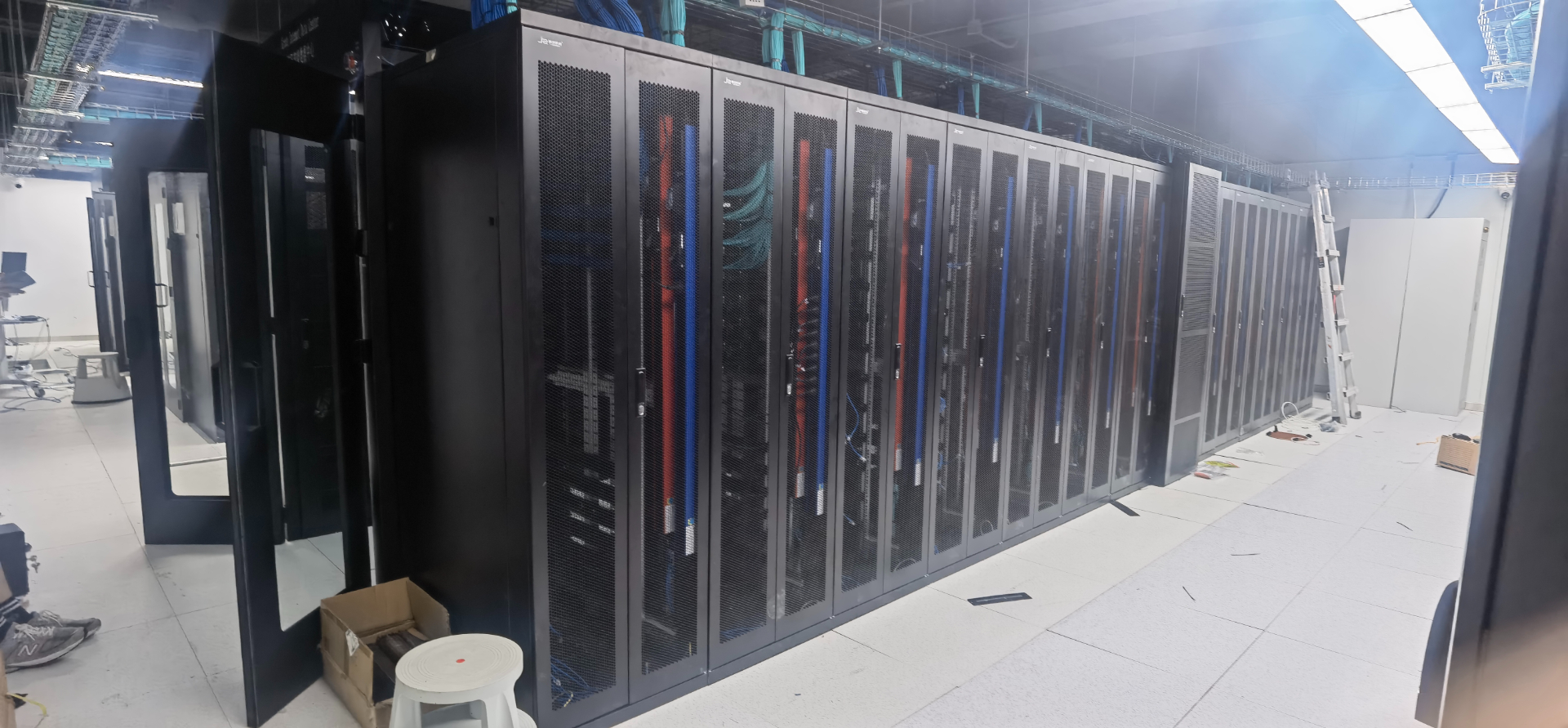 冷通道機柜環(huán)保節(jié)能設計原理及功能介紹